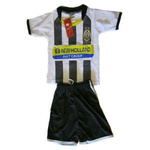  Juventus Soccer Football Kids Set Shirt and Short Size 16 