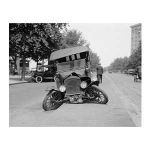 Wrecked Car on Washington, D.C. Street in 1922 Premium Poster Print 