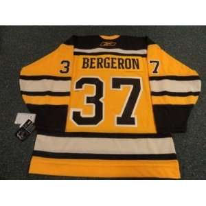Patrice Bergeron Signed Jersey   2010 Winter Classic   Autographed NHL 