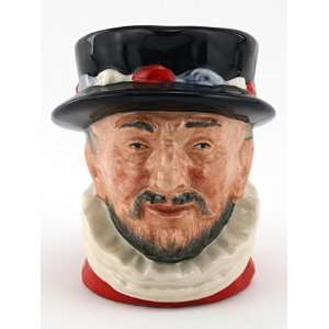  Royal Doulton Beefeater ER small D6233Scarlet Character 