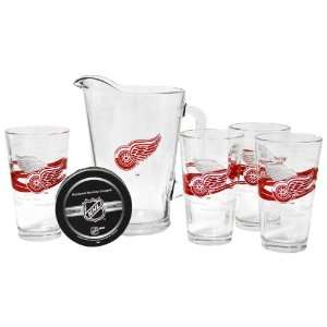 com Detroit Red Wings Pint Glasses and Beer Pitcher Set  Detroit Red 