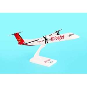  Skymarks Spicejet Q400 1/100 Toys & Games