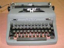   Royal Quiet DeLuxe Manual Typewriter with Case Super Clean  