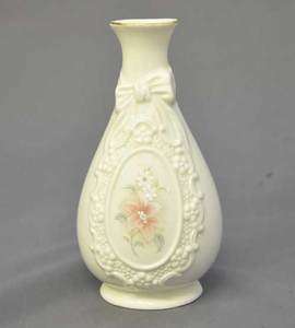 Royal Heritage The Cameo Ribbon Collection Ceramic Vase  