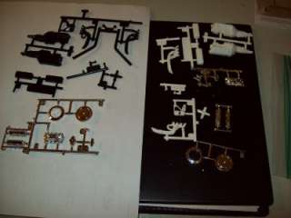 LOT OF 2 FORD SMALL BLOCK ENGINES 1/24 SCALE UNBUILT  