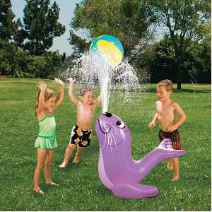  Banzai Bobblin Ball Water Sprinkler   Seal Toys & Games