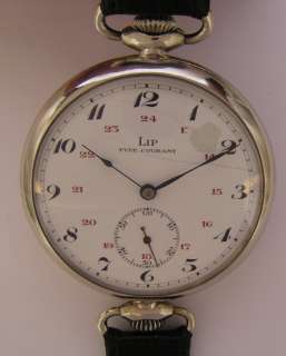 dial is porcelain , original , very good with reparation between 1 