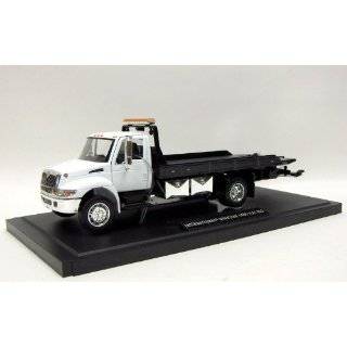   Dura Star 4400 Flat Bed Tow Truck 1/24 White Toys & Games