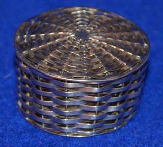 Great sterling silver basket weave pill or snuff box signed Los 