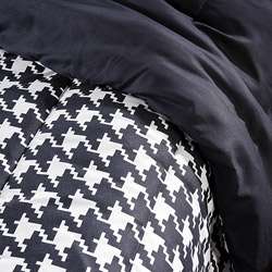 White/ Black Houndstooth Full/ Queen size Comforter Set   
