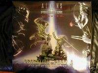 Hottoys Alien VS Predator Predalien VS Predator Statue  