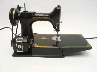   SINGER 221 1 FEATHERWEIGHT QUILTER PORTABLE ELECTRIC SEWING MACHINE