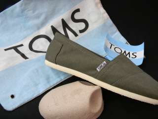 Toms Classic olive canvas New In Box 100% Authentic Women size 5 10 