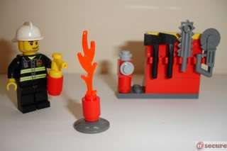 Lego City Firefighter   Set 5613 (New in sealed Box)  