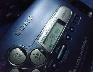 SONY WALKMAN CASSETTE TAPE RADIO AM/FM PLAYER WM FX675  