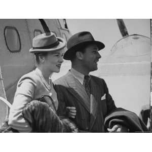  Joan Fontaine and Brian Aherne on Their Honeymoon 