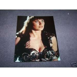  XENA LOOKING CONFUSED PHOTO LUCY LAWLESS 
