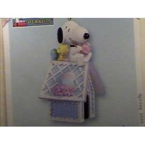  QEO8255 Springtime Inspirations Snoopy Hallmark Easter 